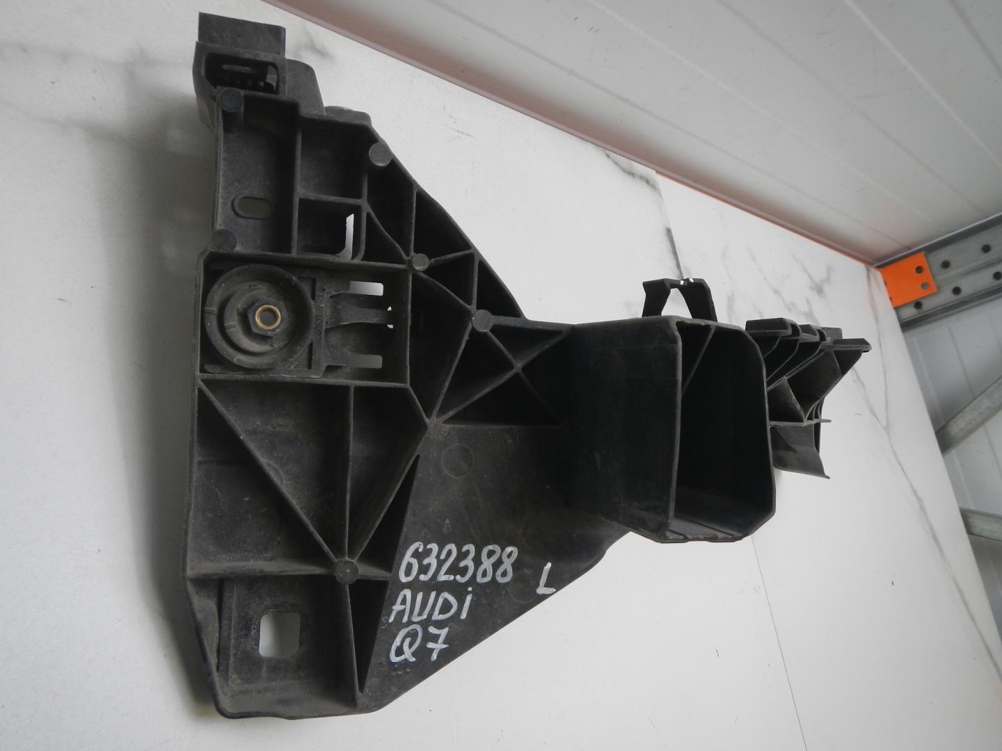 Кронштейн фар левый