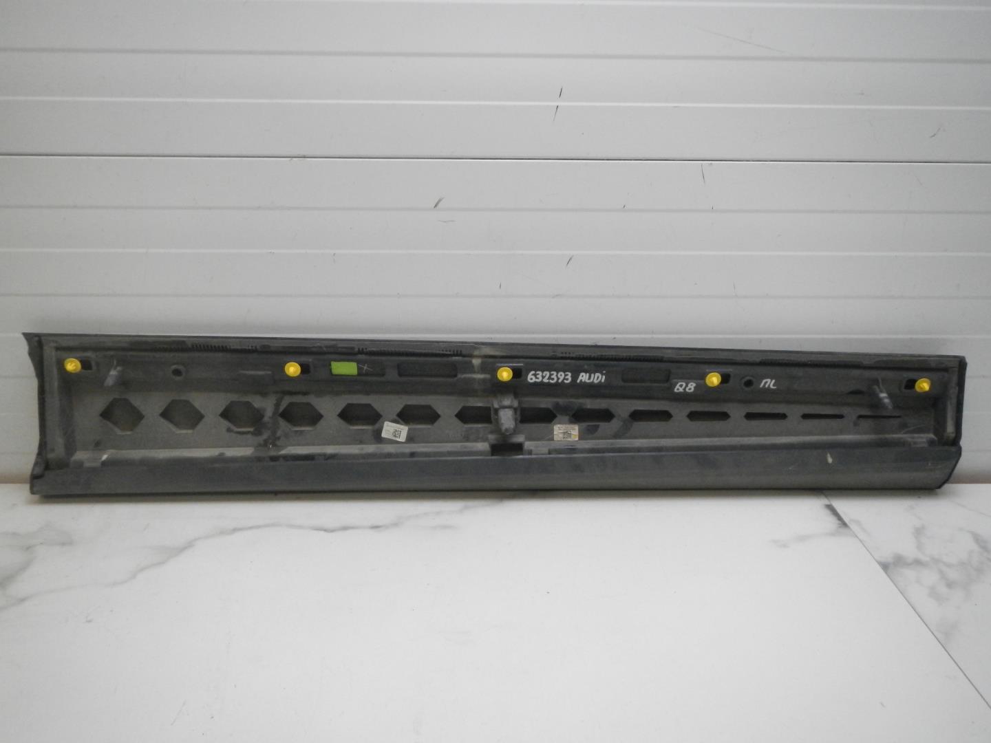 Молдинг передней левой двери