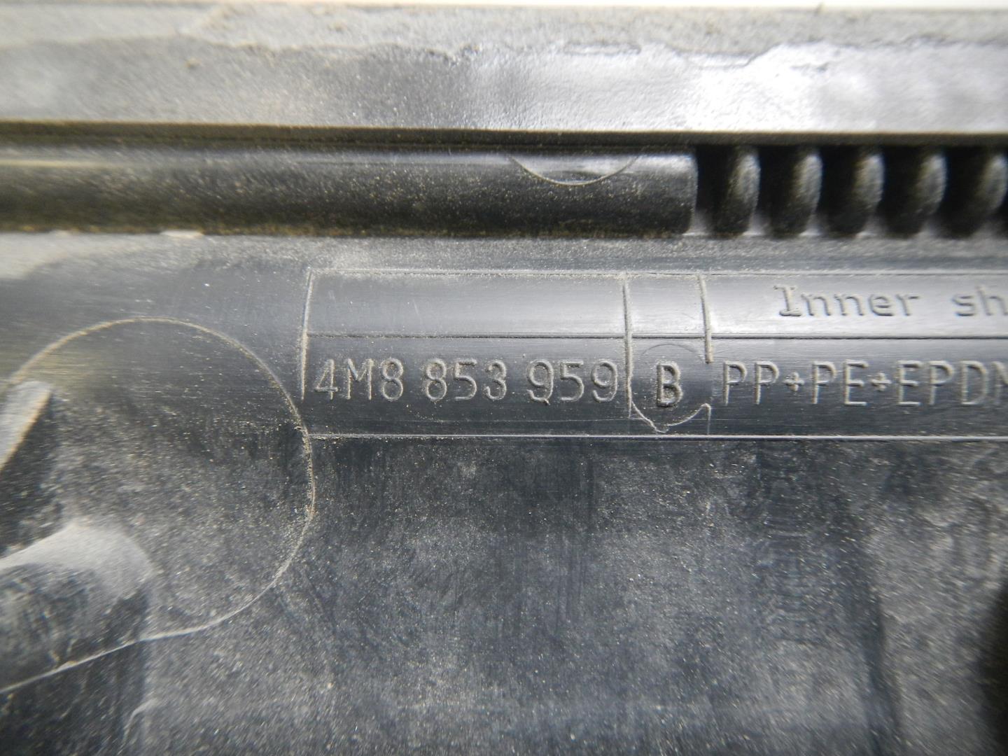 Молдинг передней левой двери