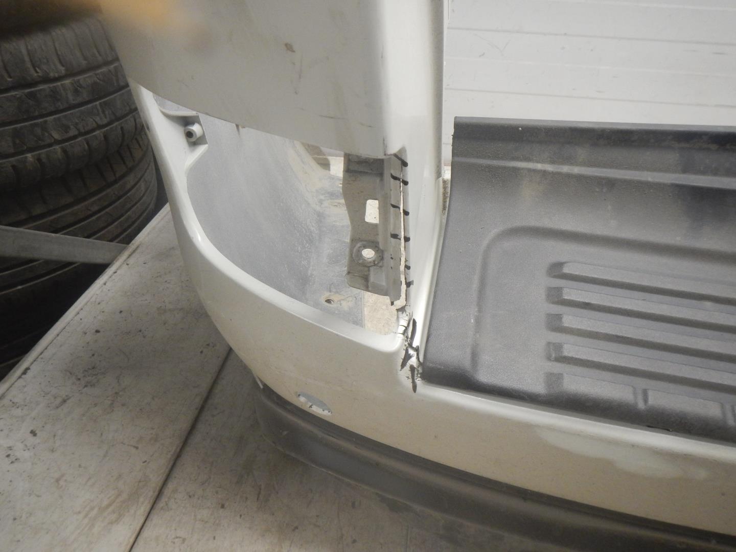 Бампер задний