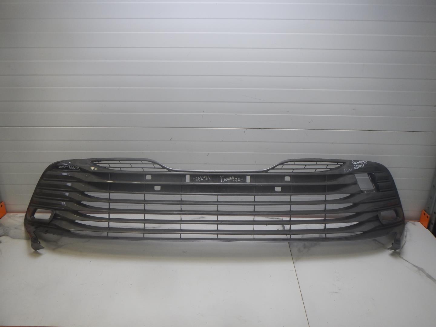 Решетка в бампер центральная