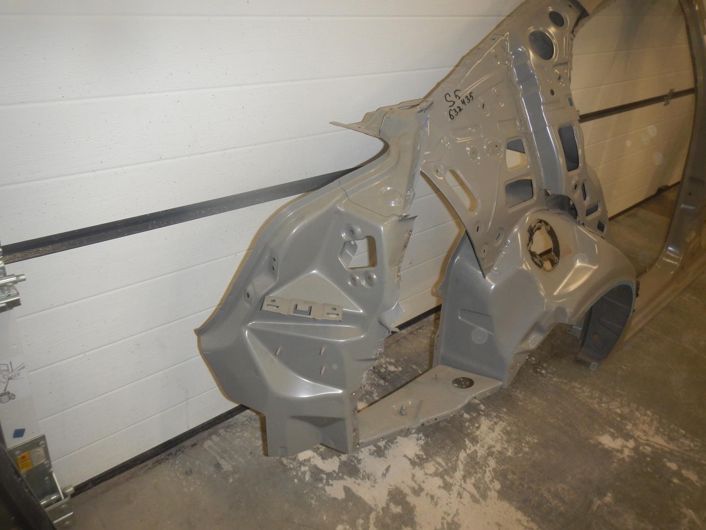 Кузовной элемент