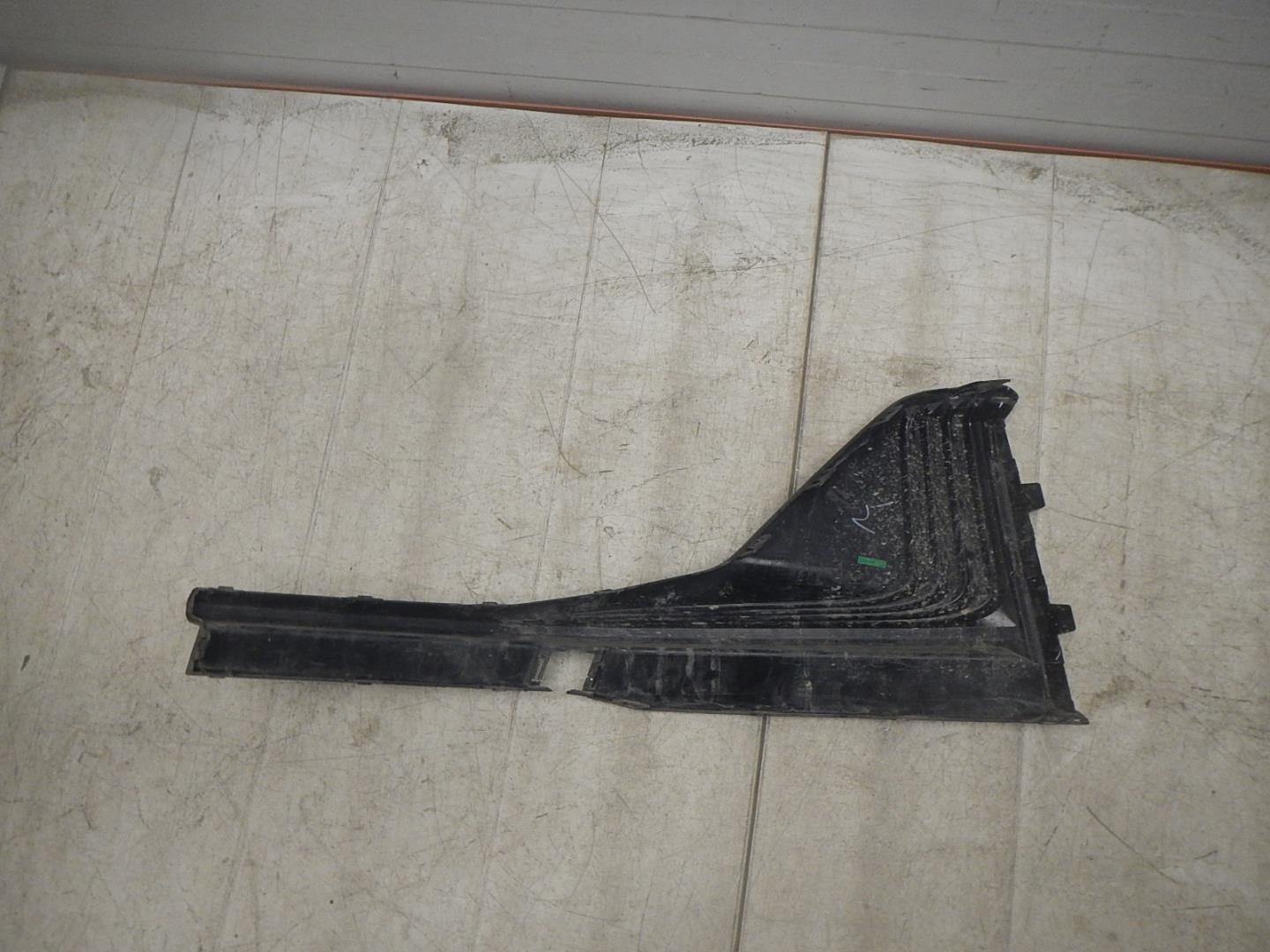 Накладка переднего бампера правая