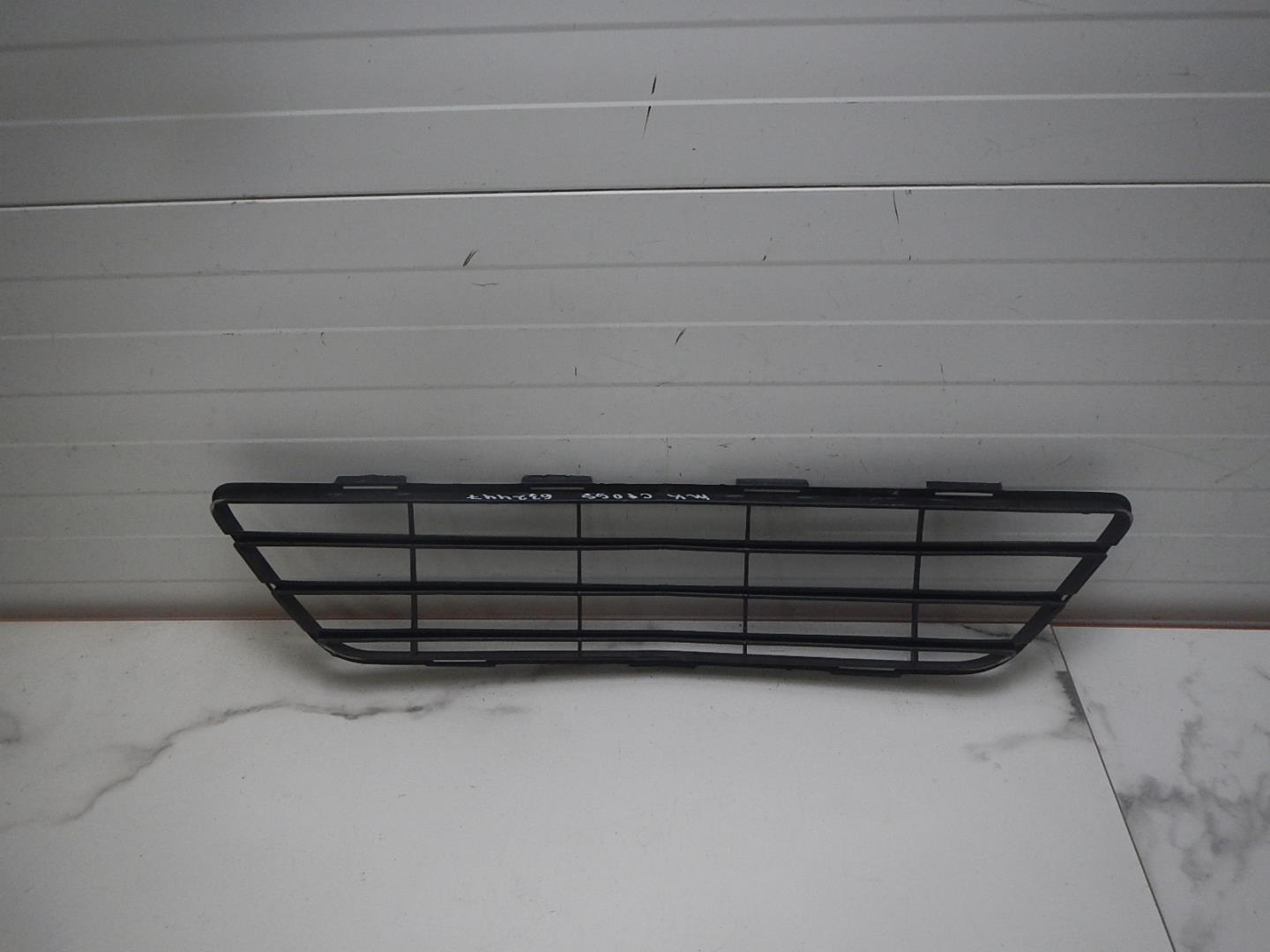 Решетка в бампер центральная