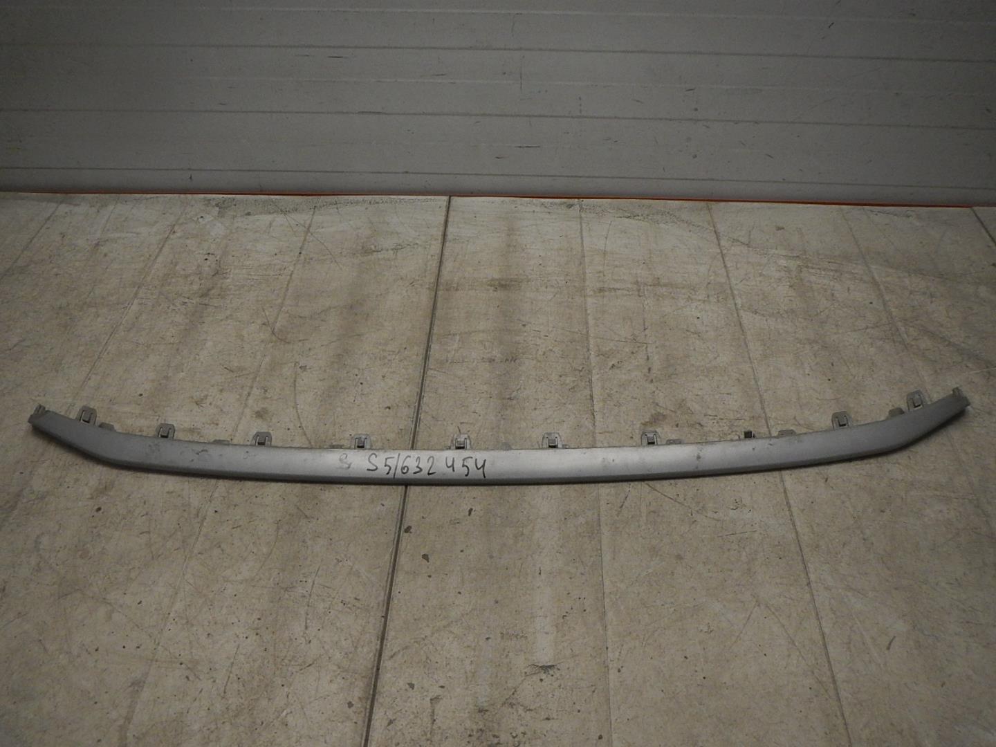 Накладка переднего бампера