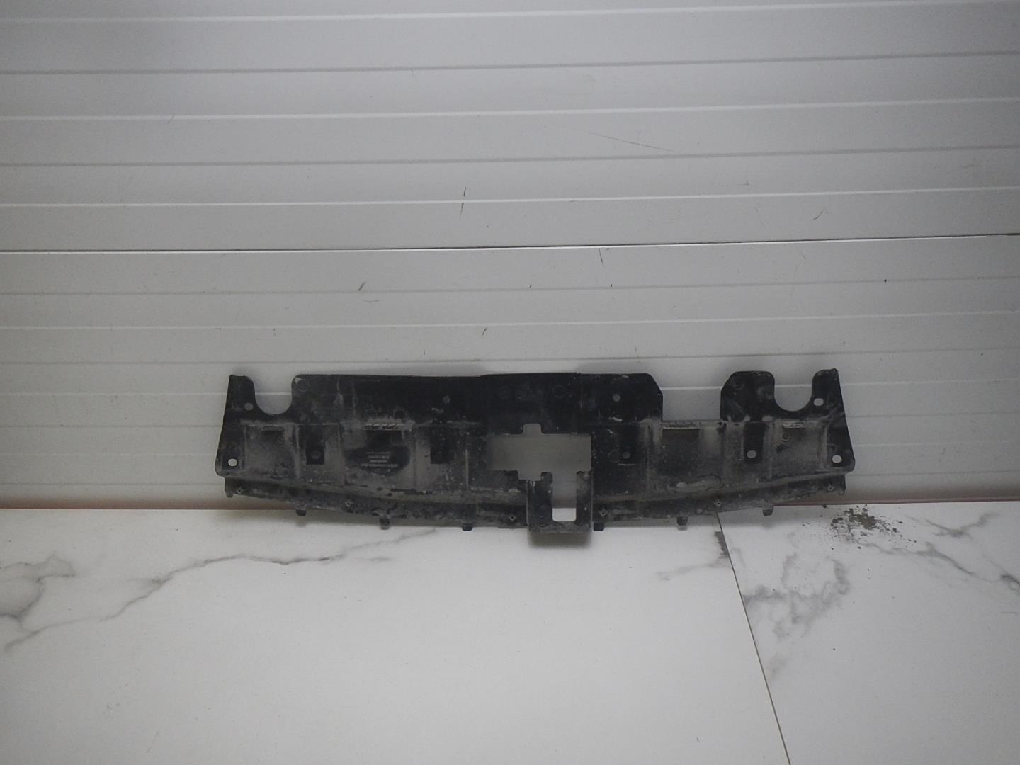 Кожух замка капота