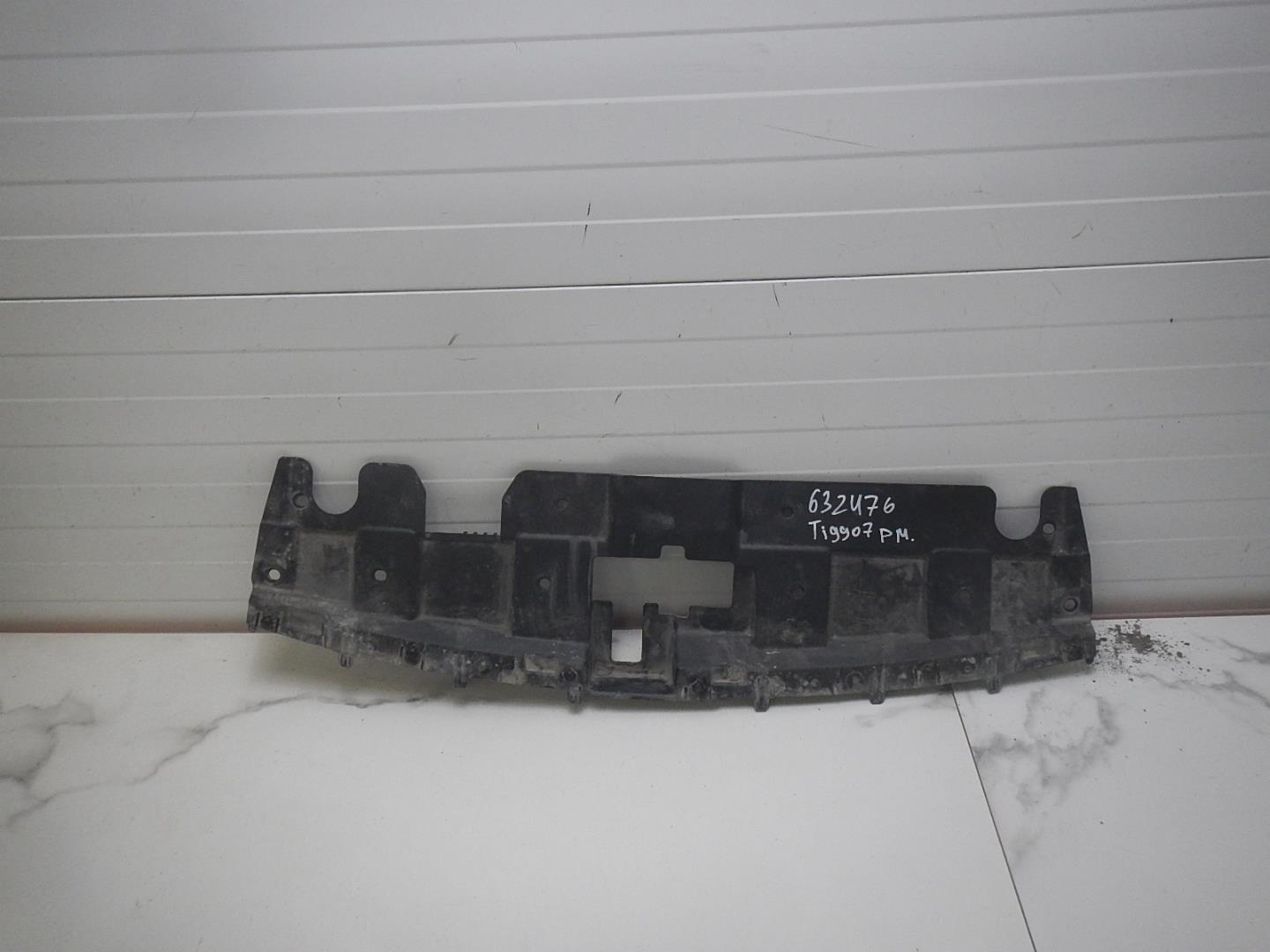 Кожух замка капота