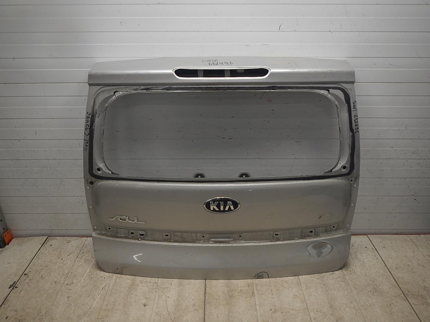 Дверь багажника