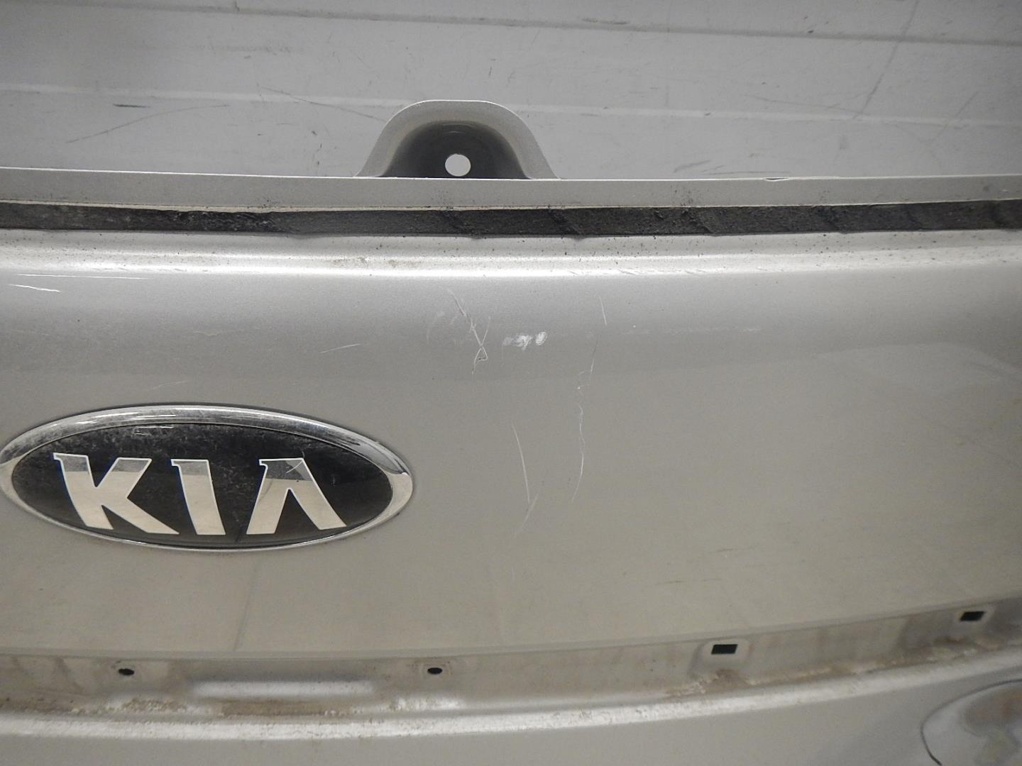 Дверь багажника