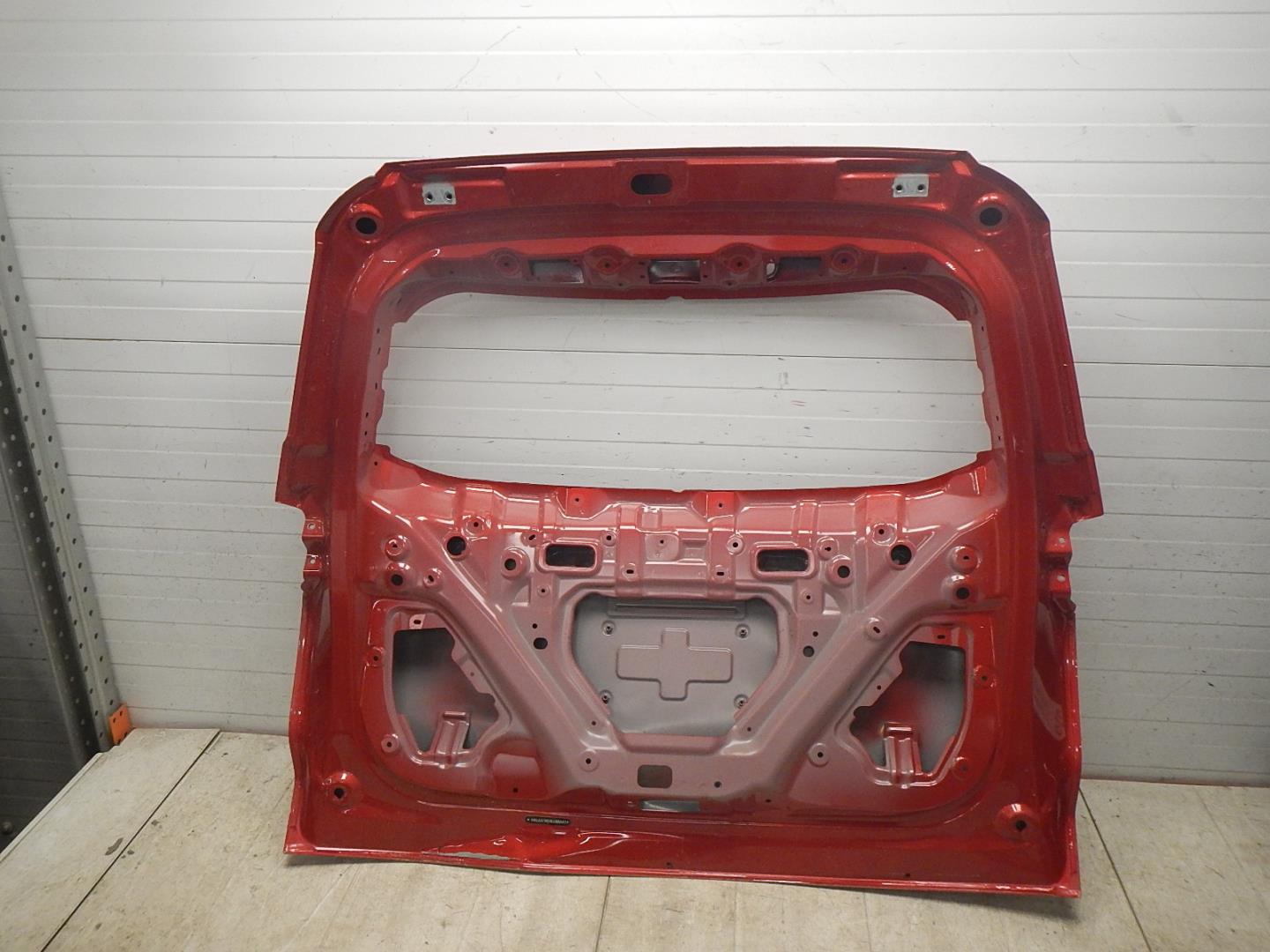 Дверь багажника