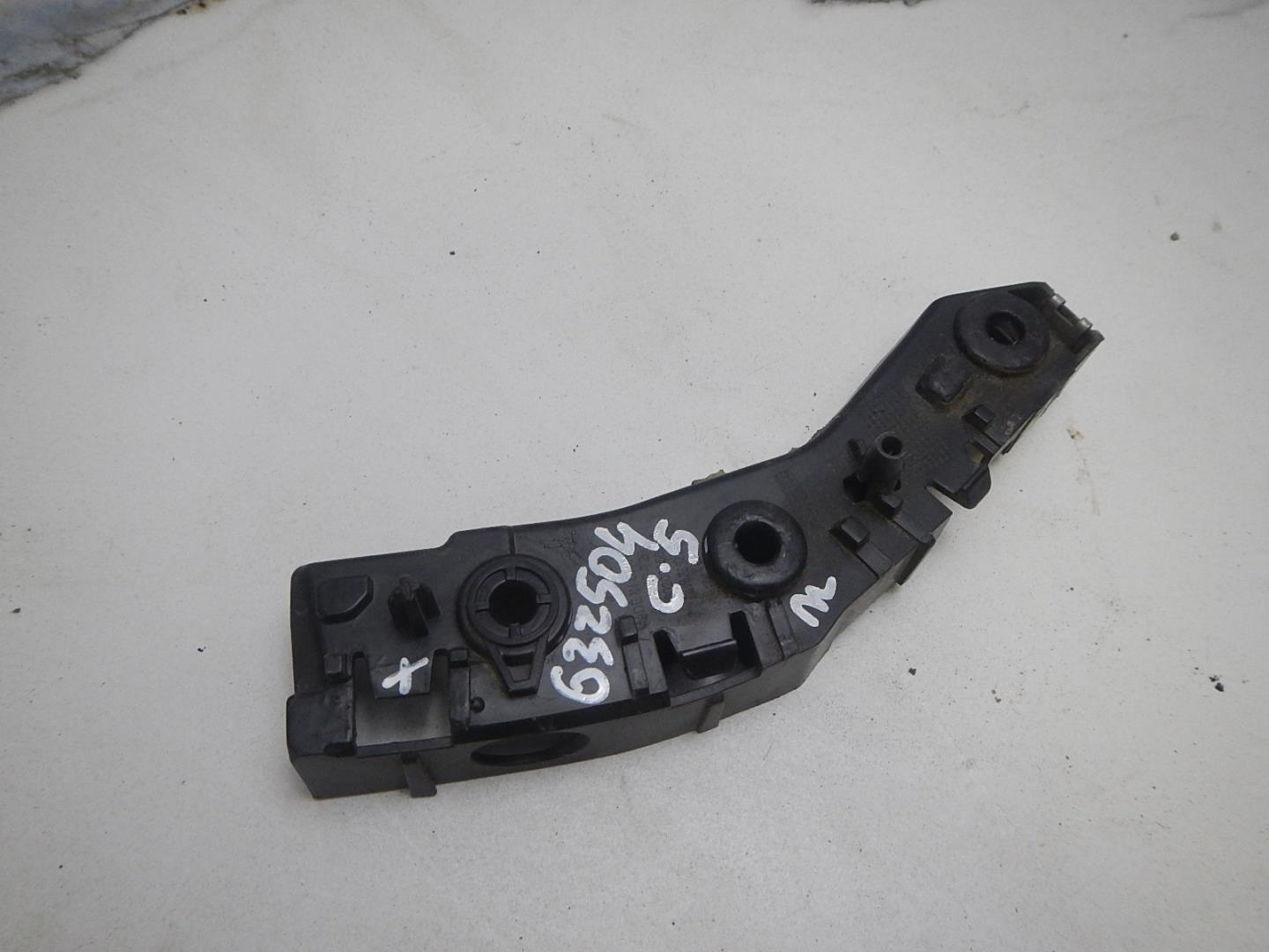 Кронштейн переднего бампера левый