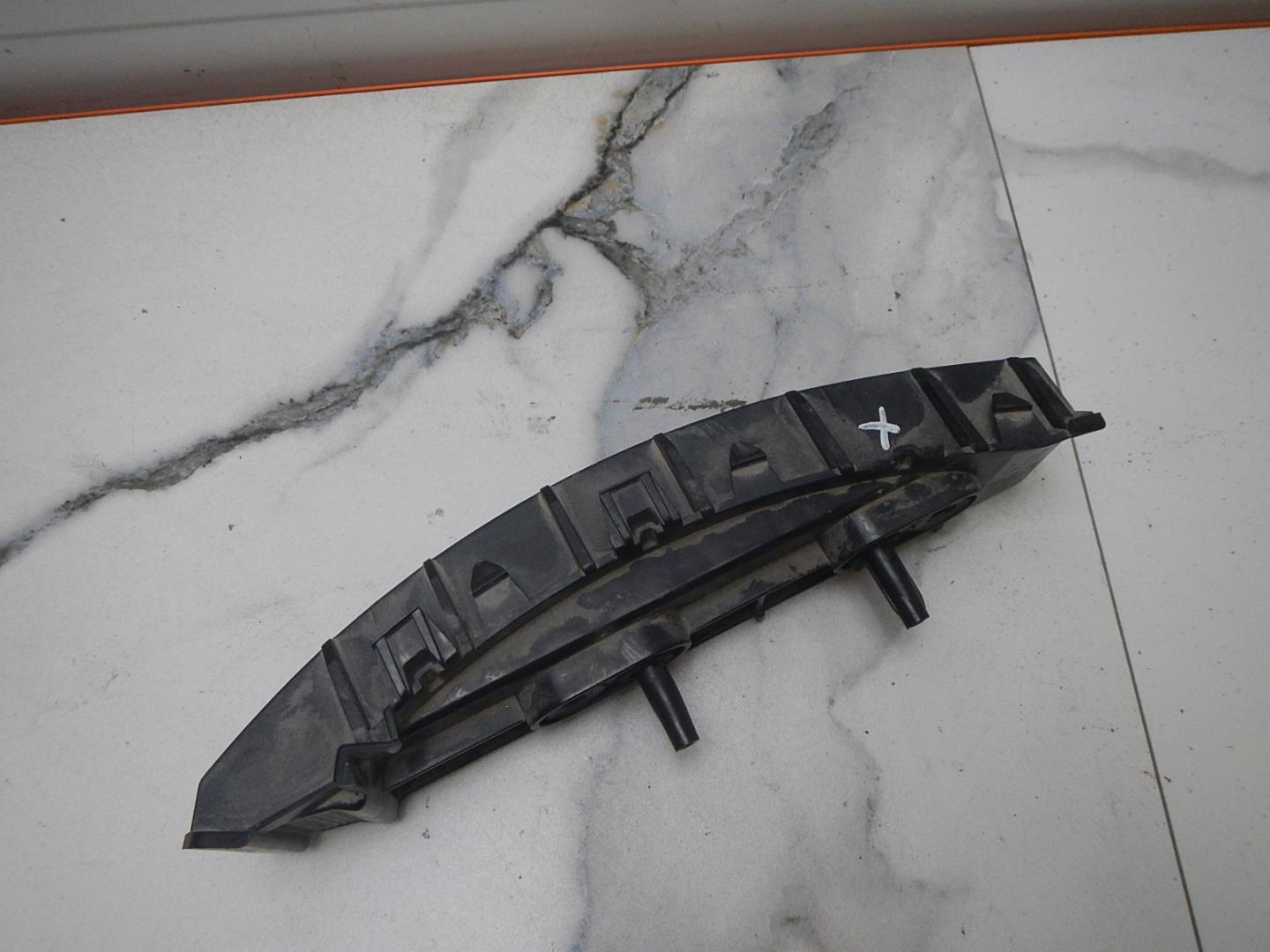 Кронштейн заднего бампера левый