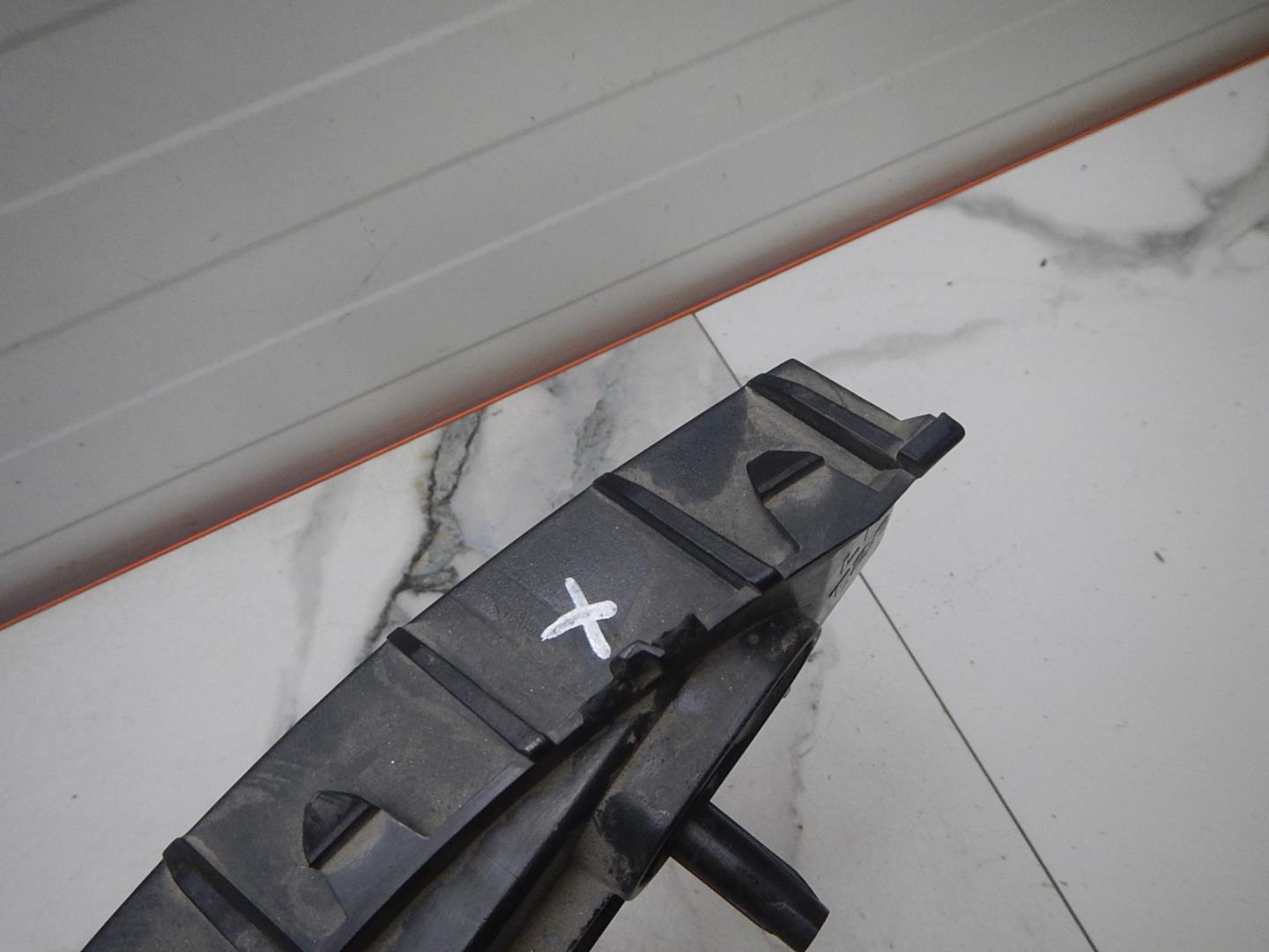 Кронштейн заднего бампера левый