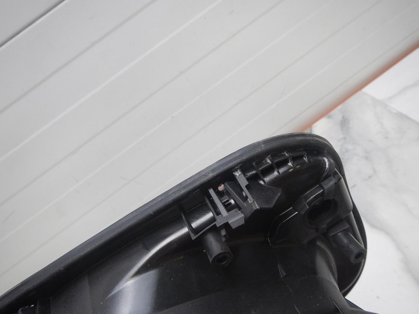 Ниша лючка бензобака