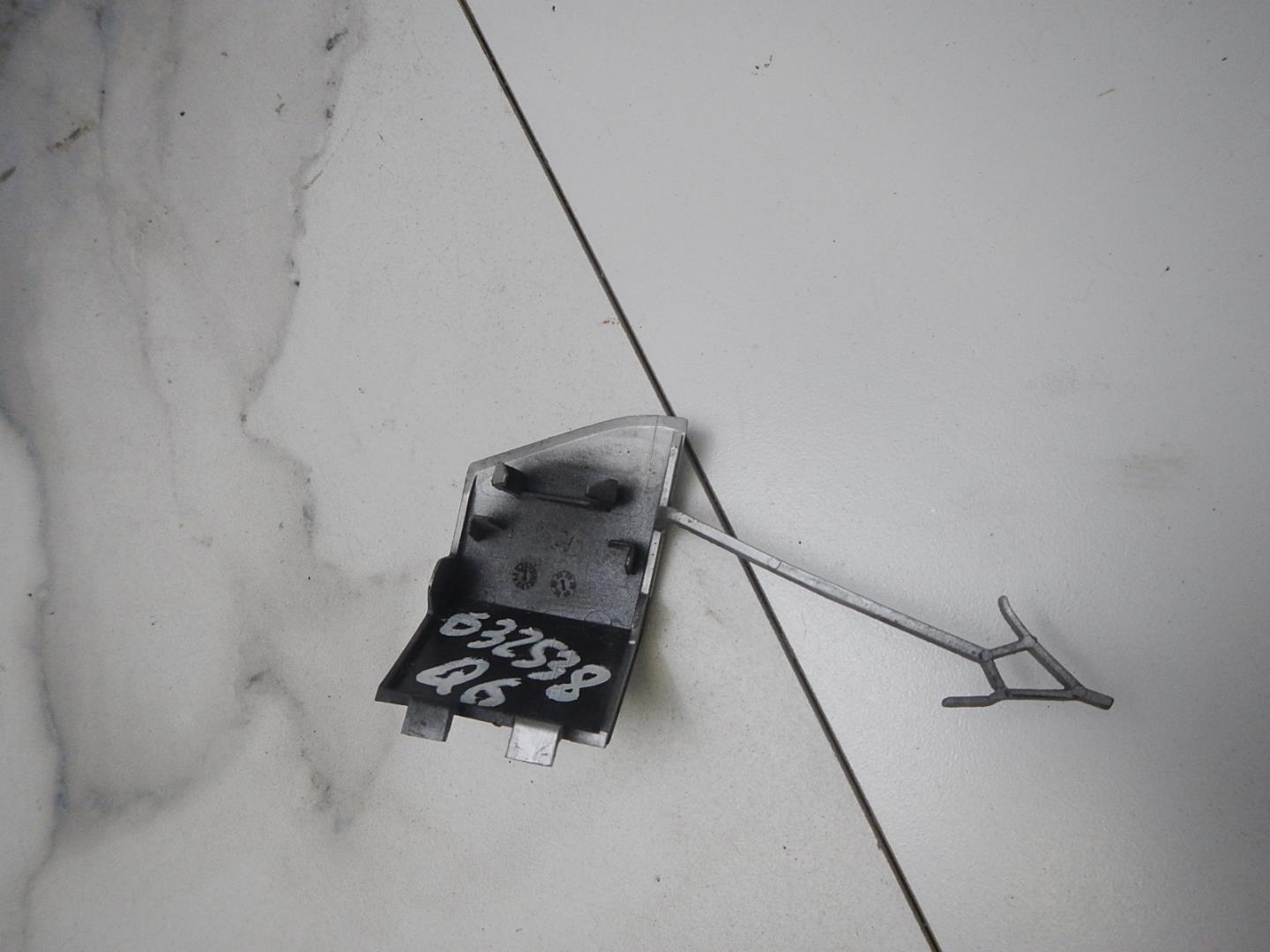 Заглушка буксировочного крюка