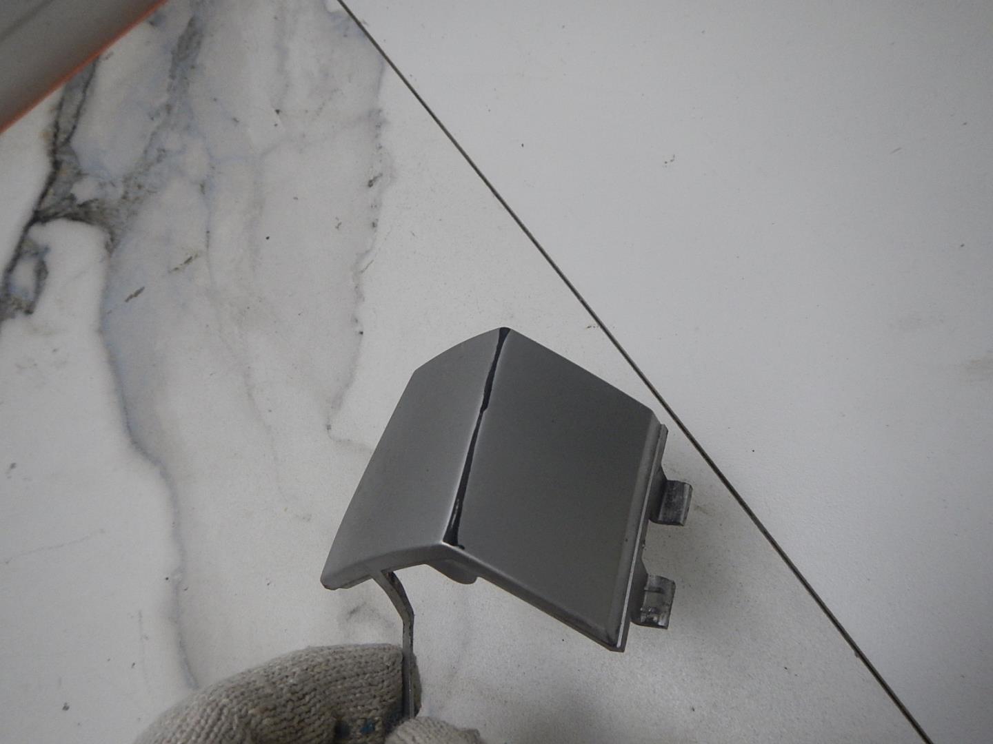 Заглушка буксировочного крюка