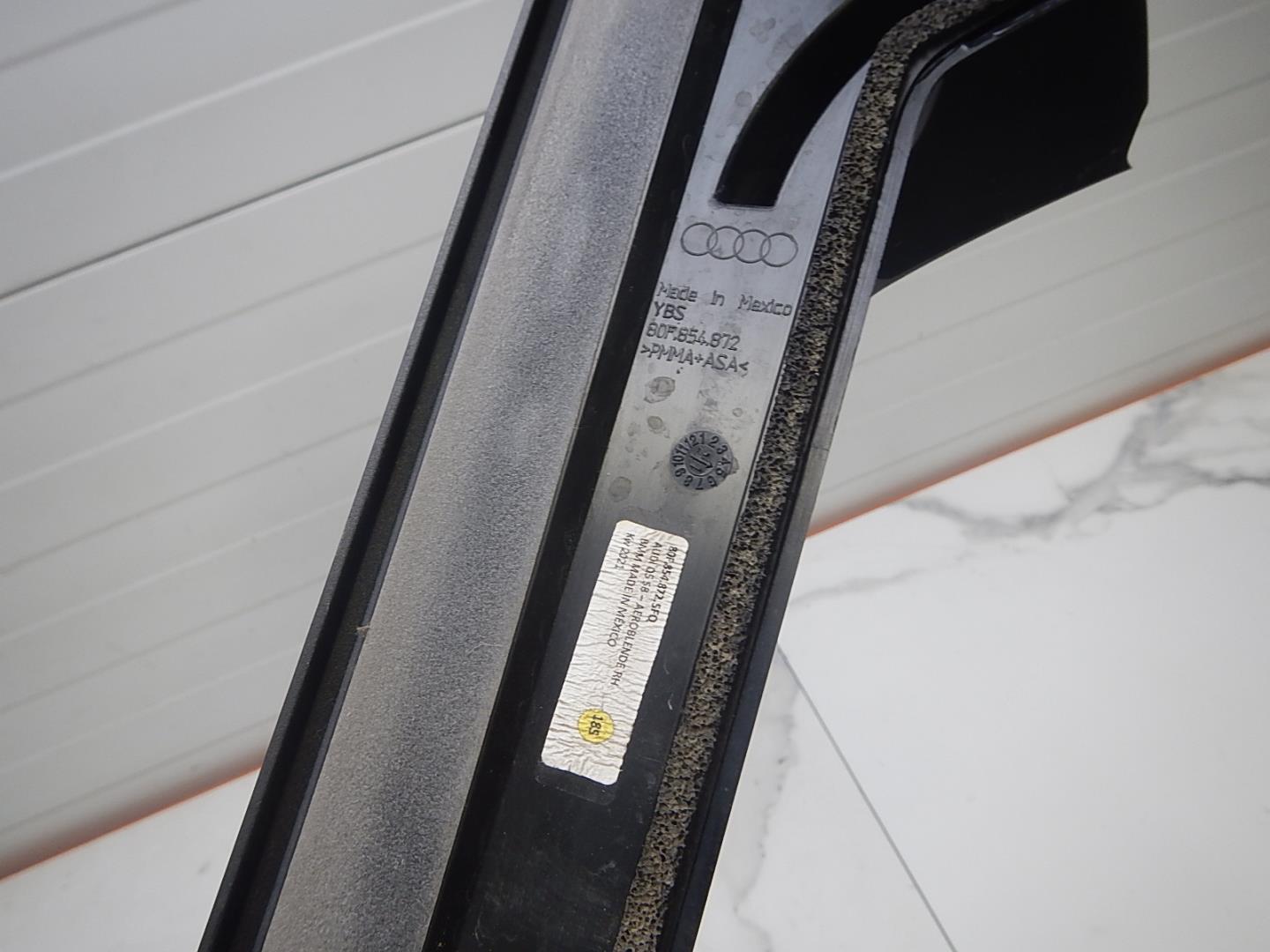 Накладка двери багажника