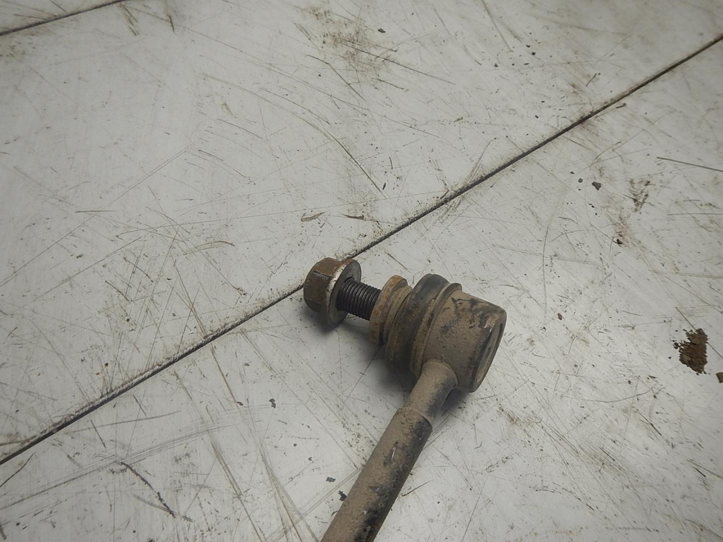 Стойка переднего стабилизатора