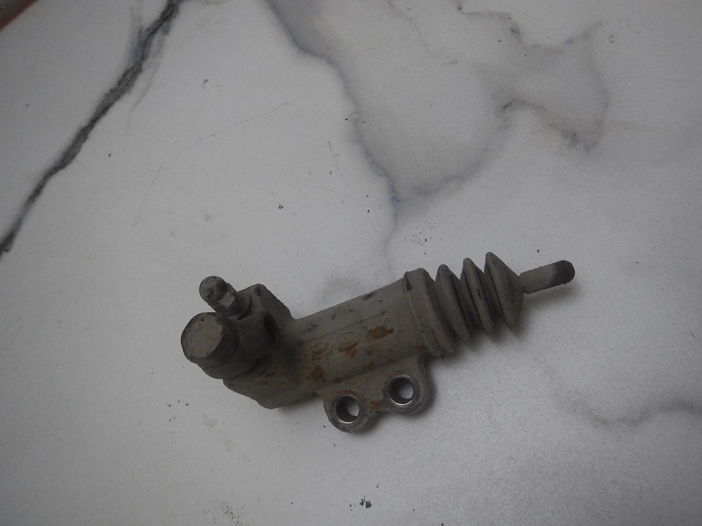 Цилиндр сцепления рабочий