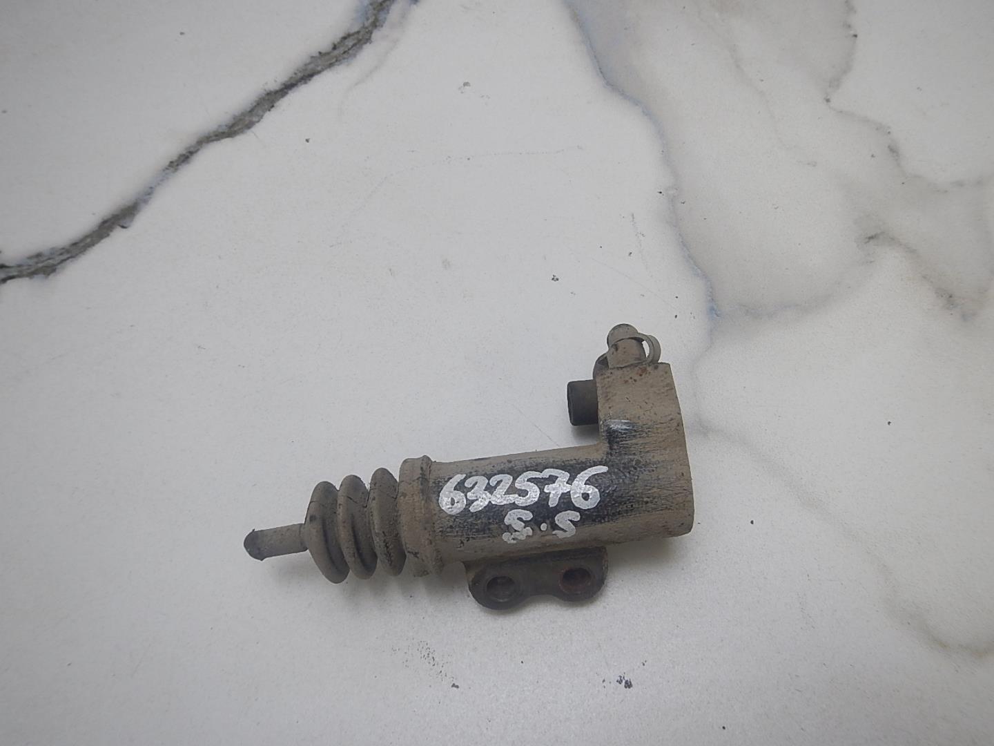 Цилиндр сцепления рабочий