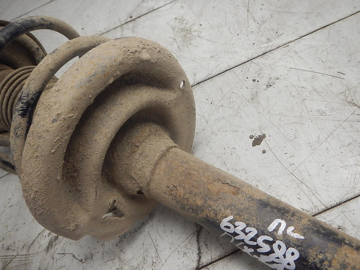 Амортизатор передний левый