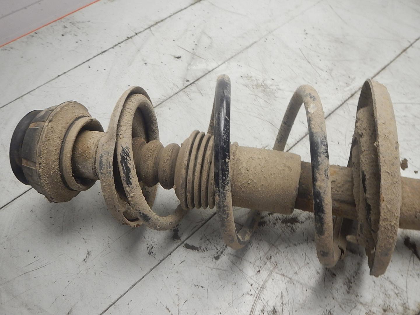 Амортизатор передний левый