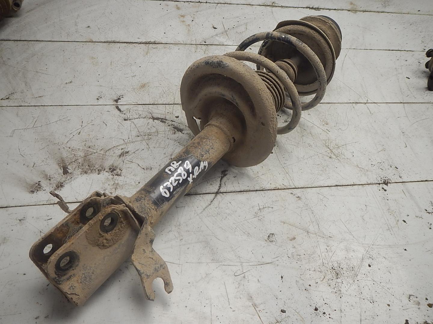 Амортизатор передний правый