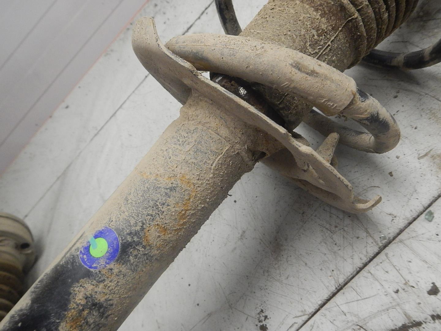 Амортизатор передний правый