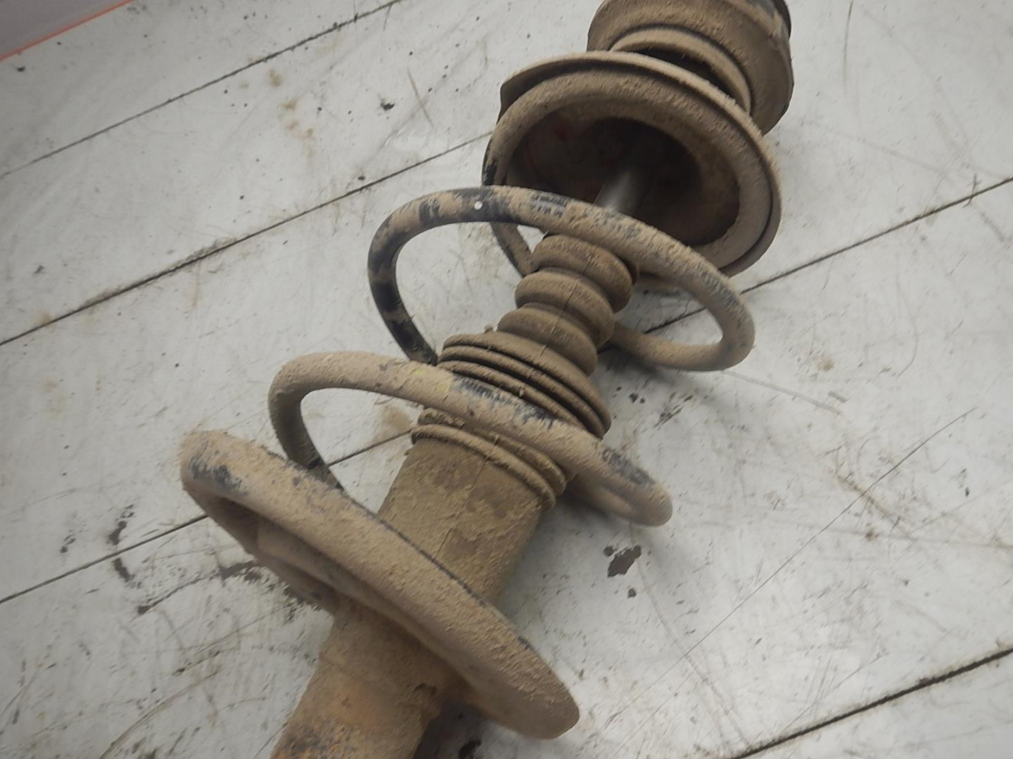 Амортизатор передний правый