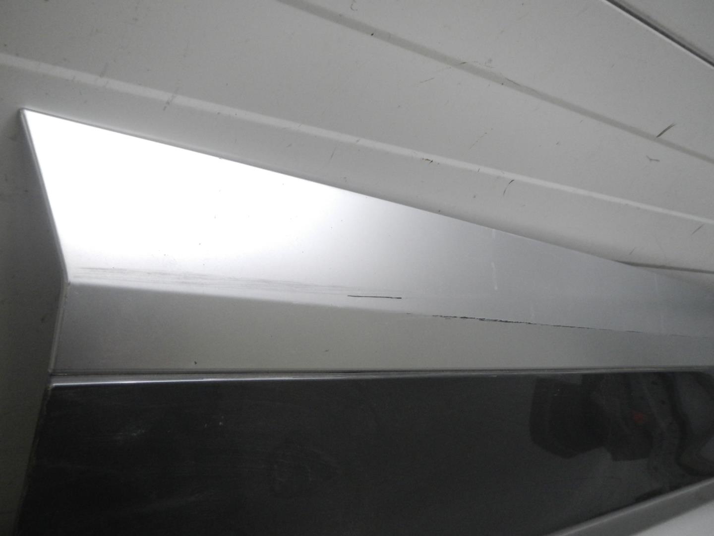 Молдинг передней правой двери