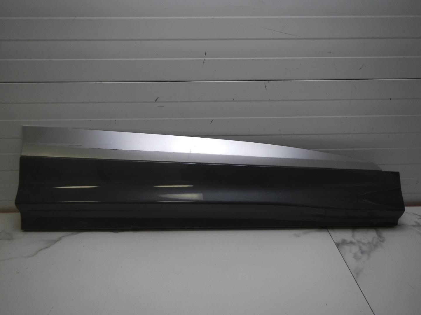 Молдинг передней правой двери