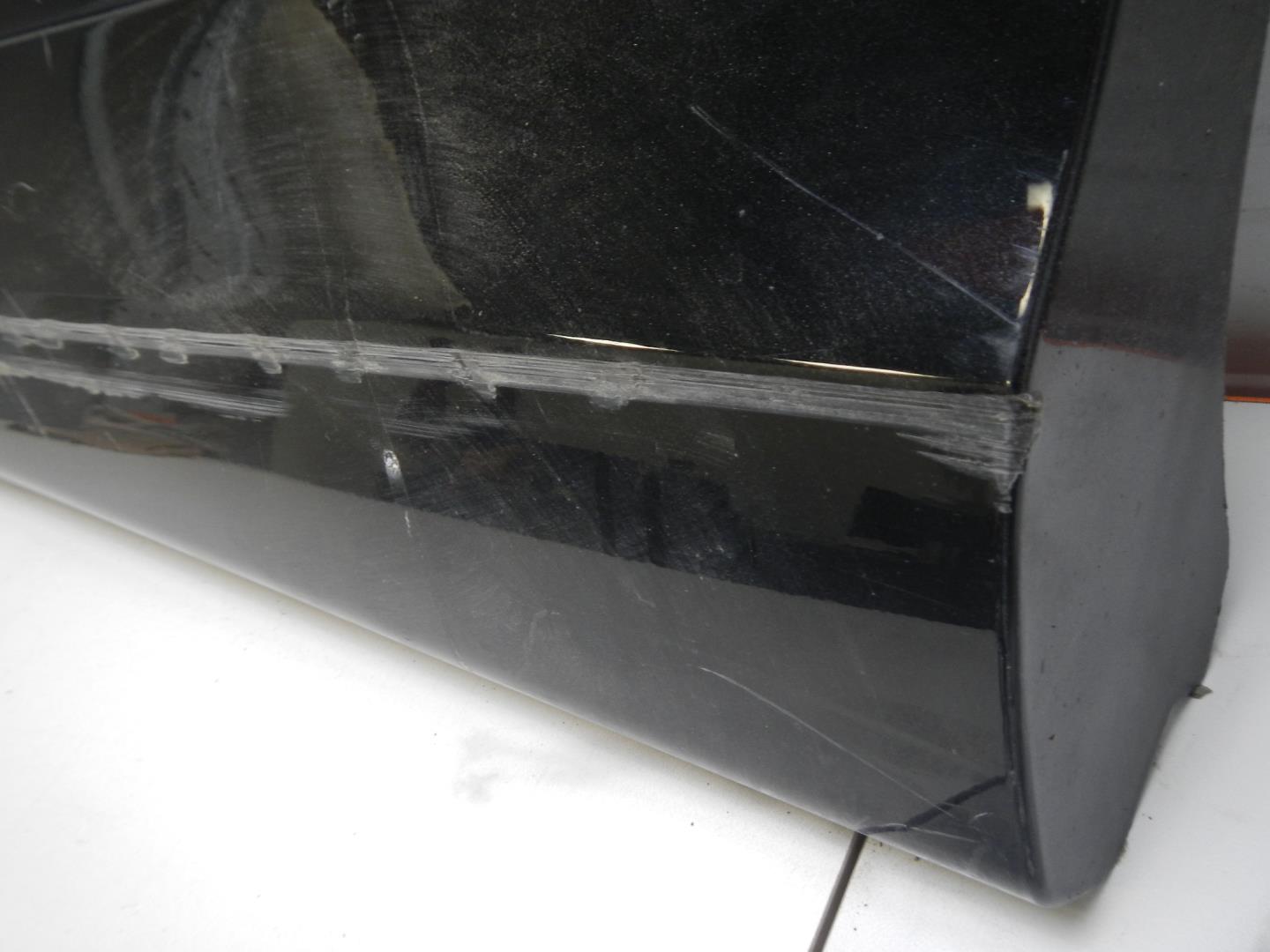 Молдинг задней левой двери