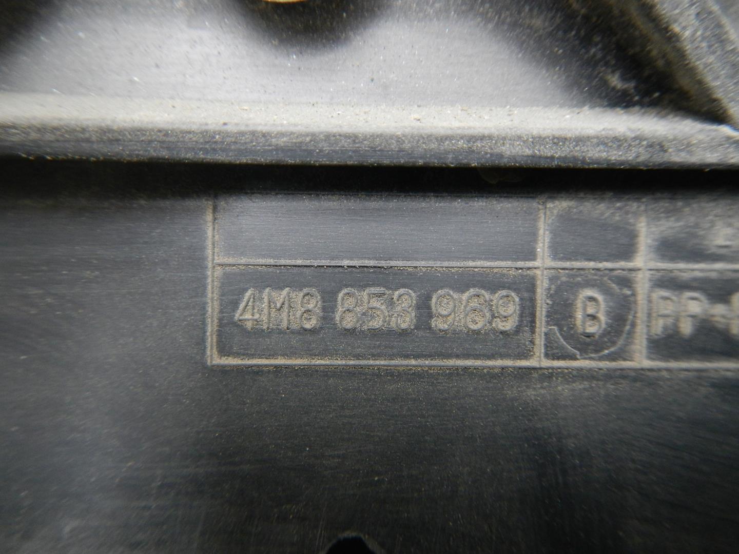 Молдинг задней левой двери