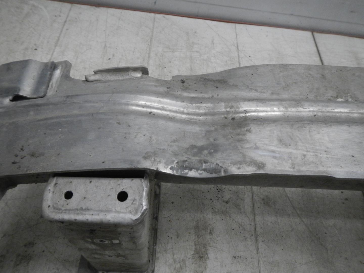 Усилитель переднего бампера