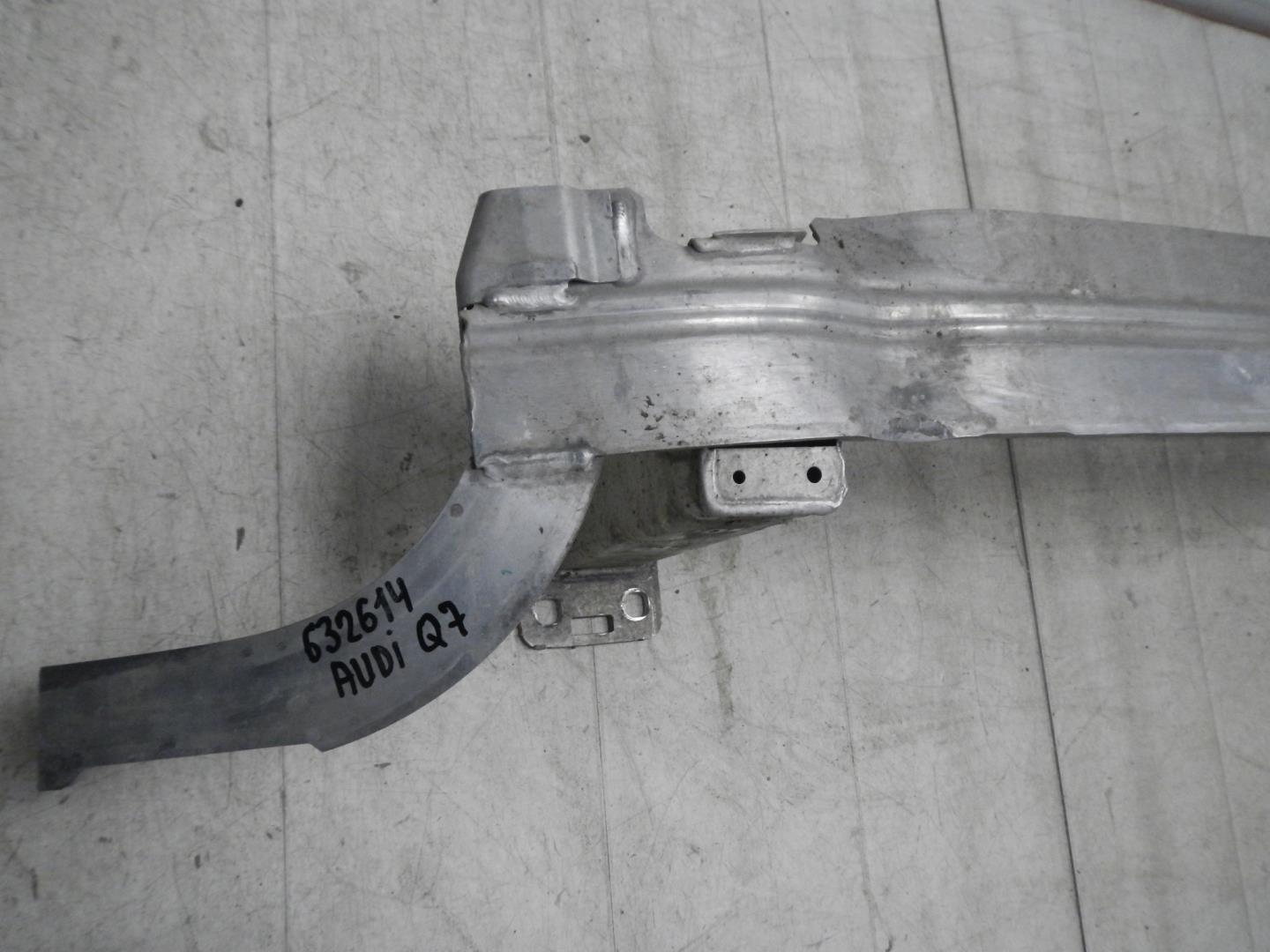 Усилитель переднего бампера