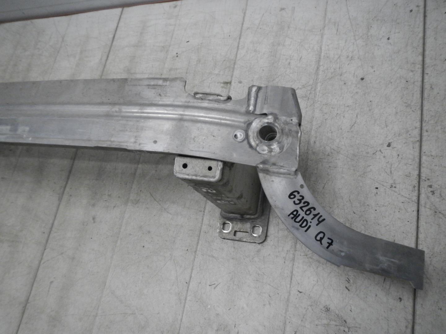 Усилитель переднего бампера