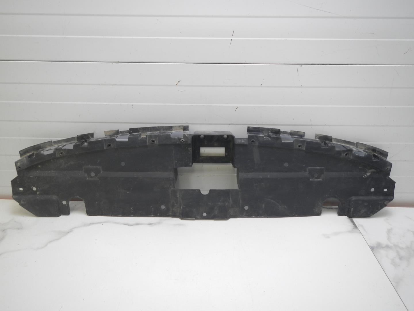 Кожух замка капота