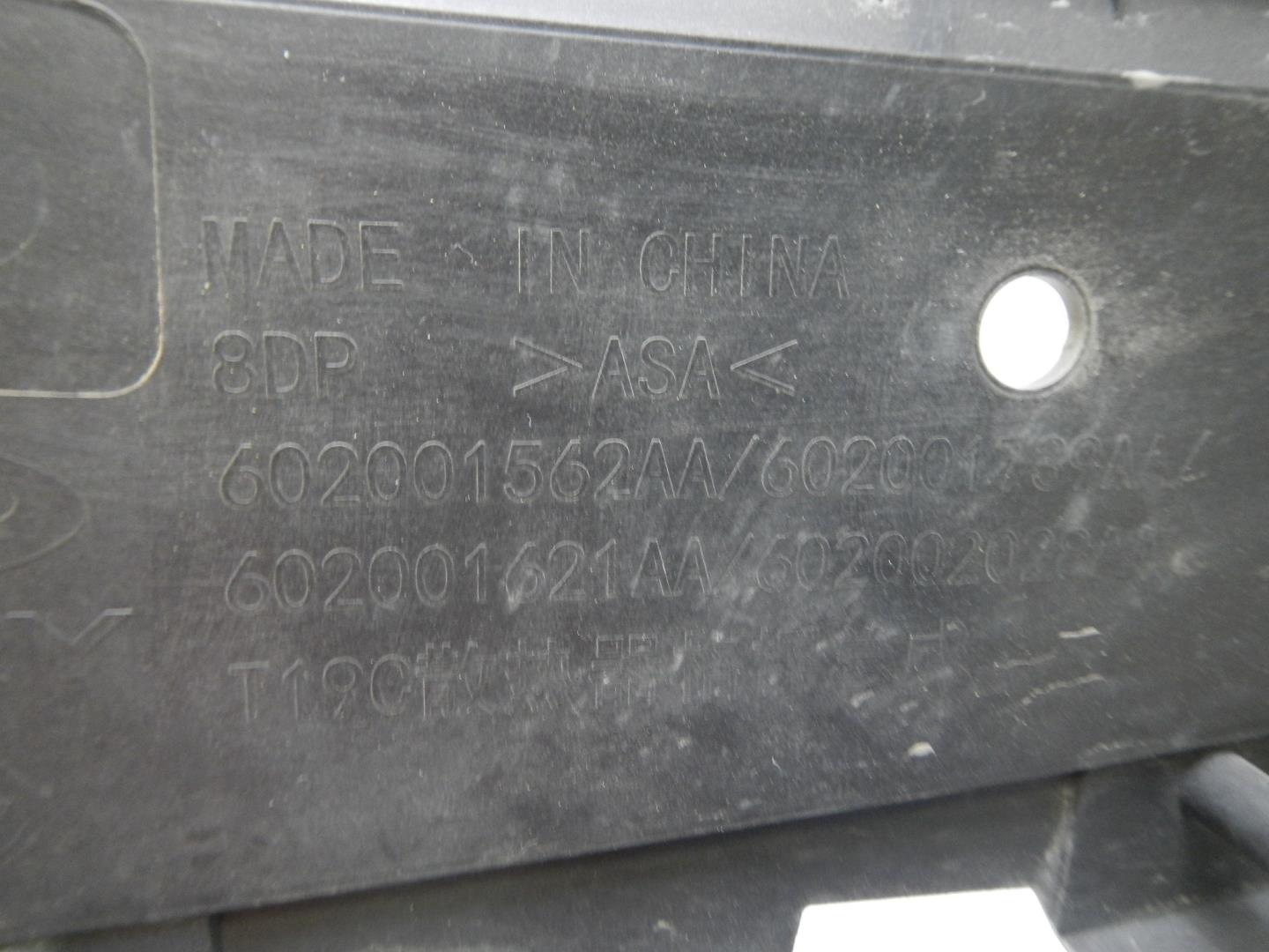 Кожух замка капота