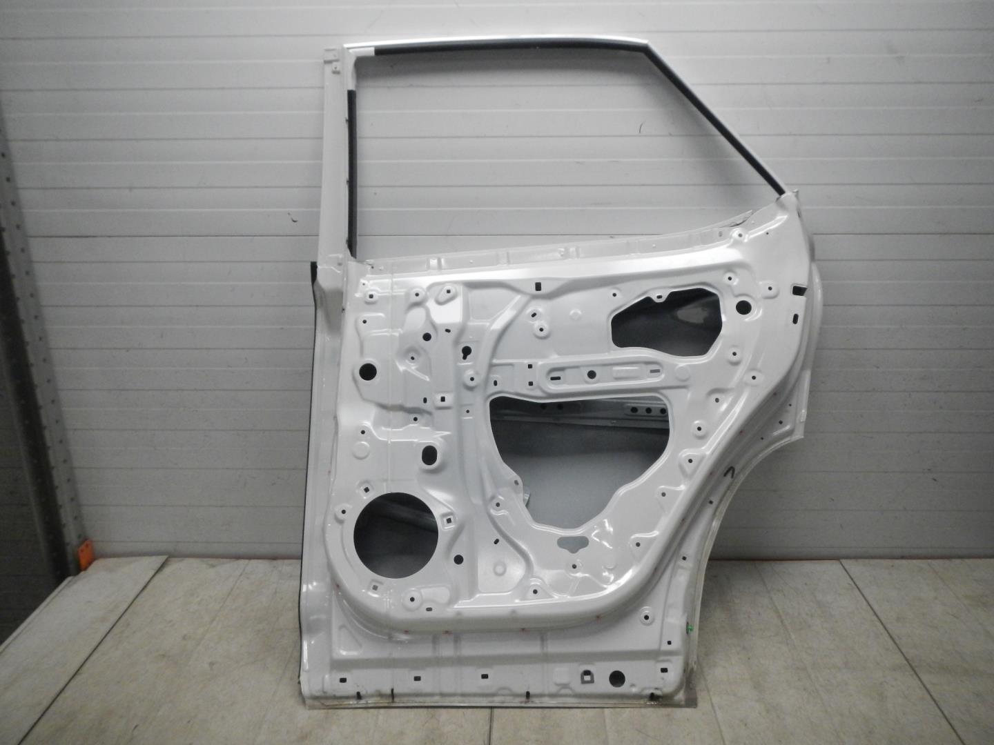 Дверь задняя правая