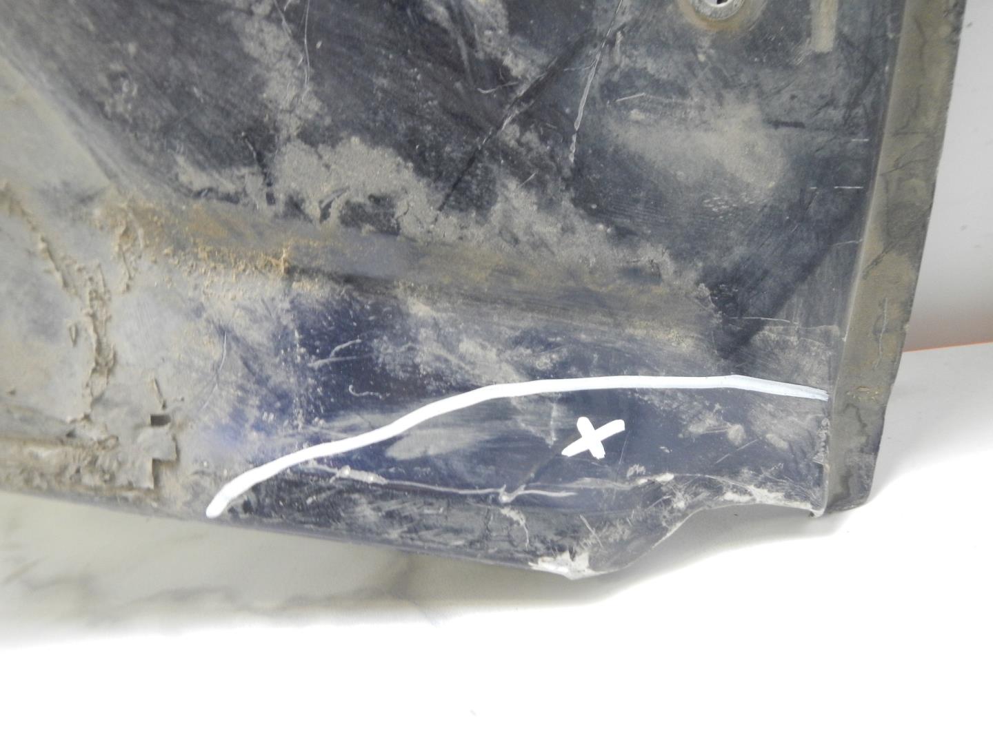 Крыло переднее правое