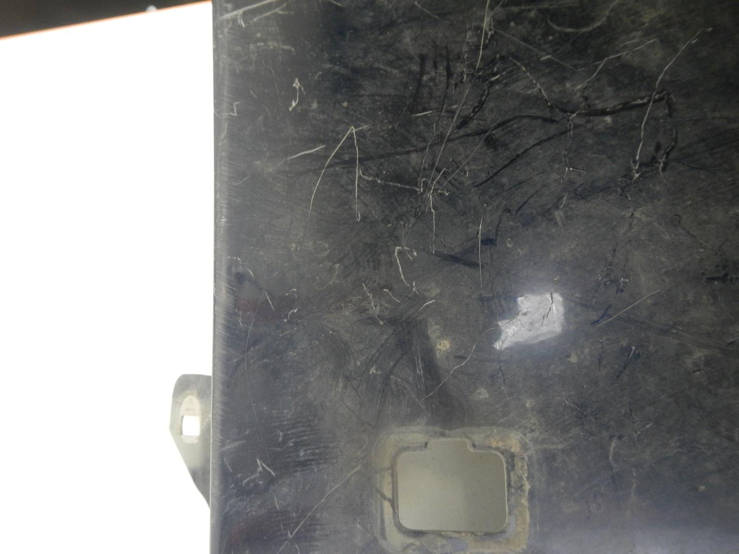 Крыло переднее правое