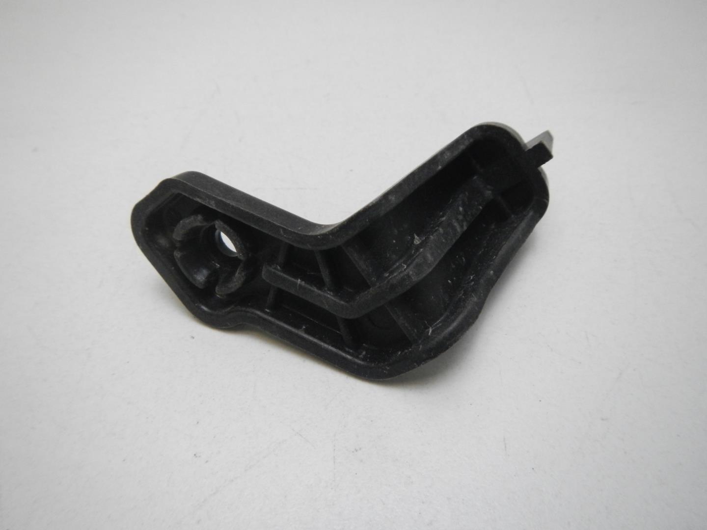 Кронштейн решетки радиатора