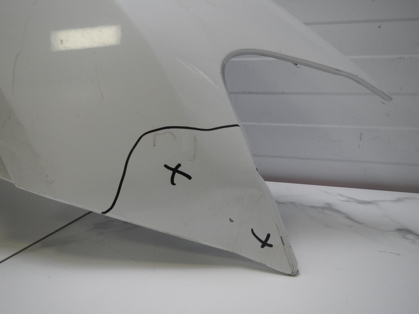 Крыло переднее правое