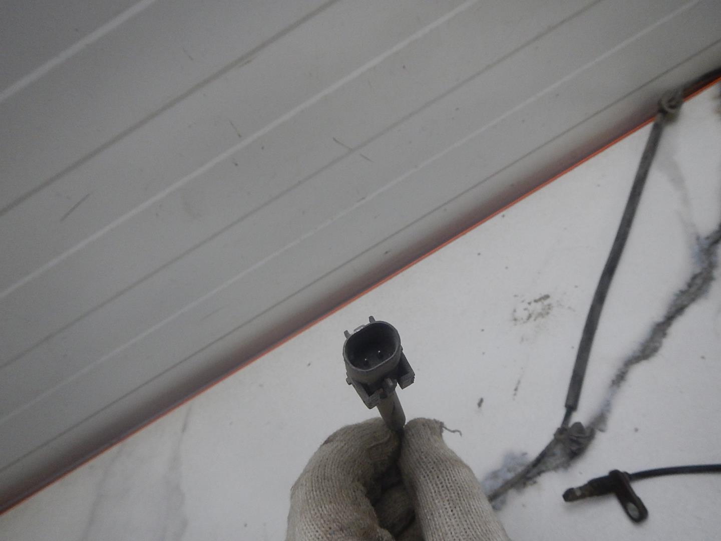 Датчик ABS передний правый