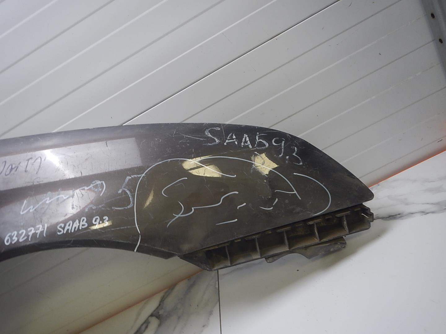 Крыло переднее правое