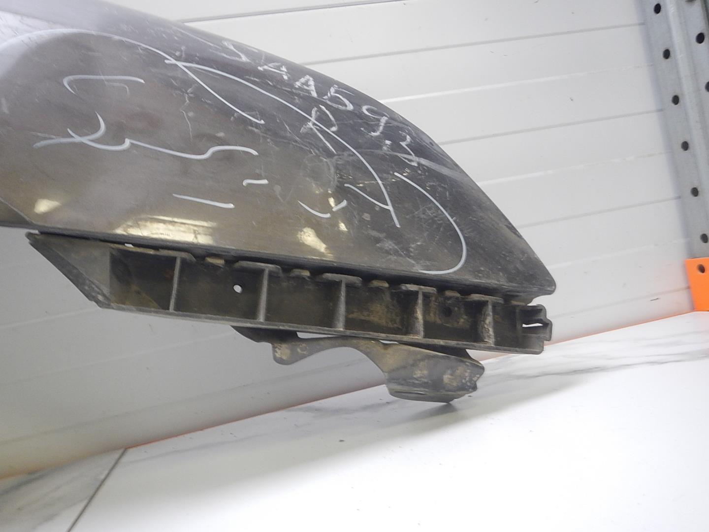 Крыло переднее правое