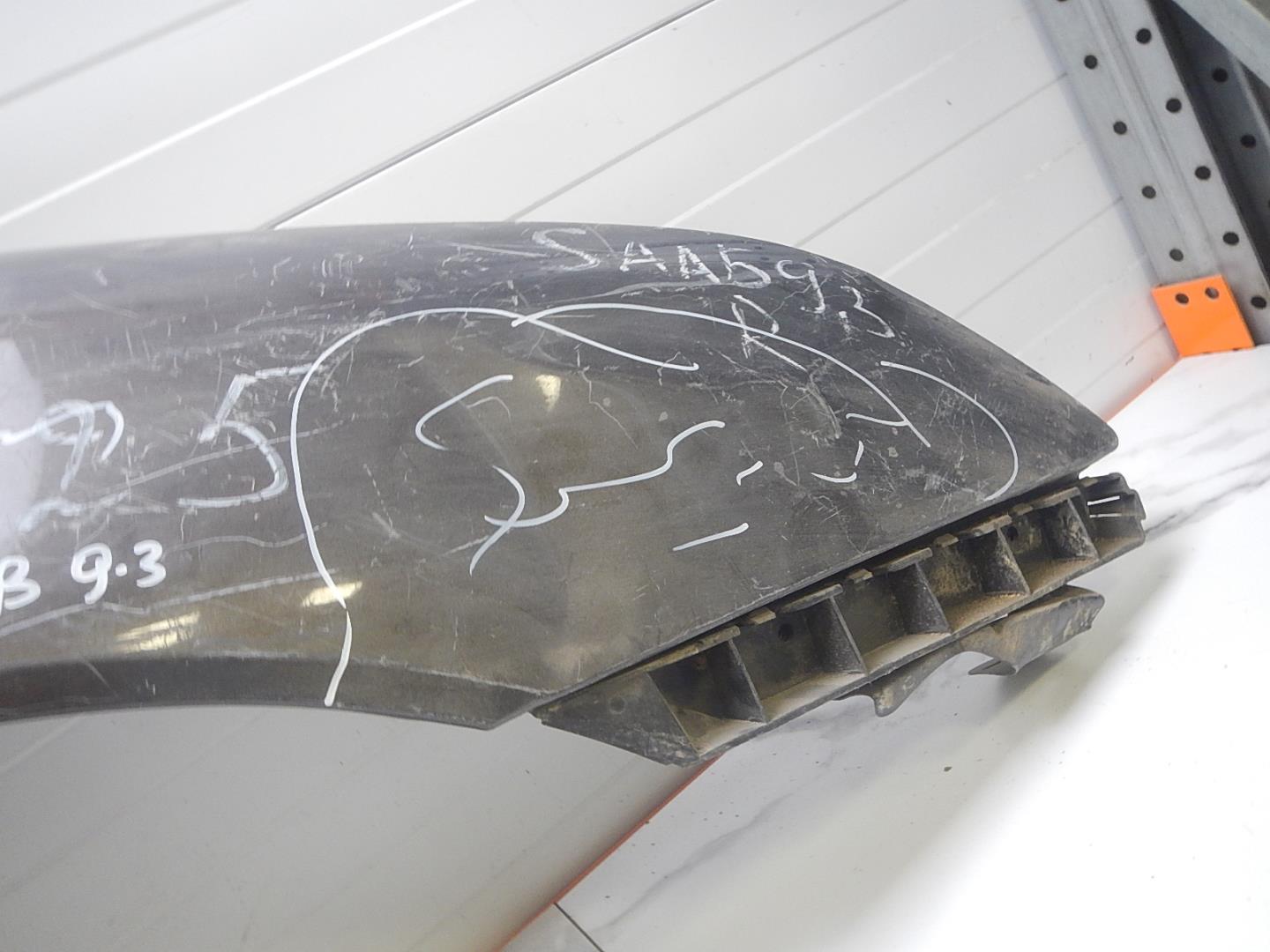 Крыло переднее правое