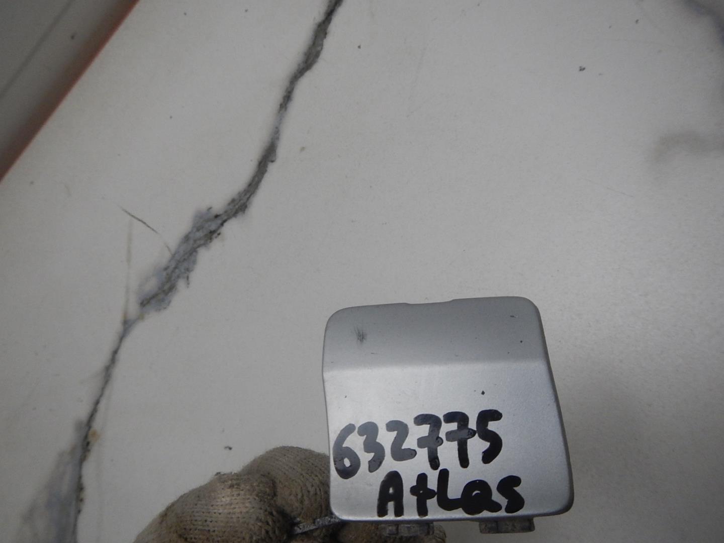 Заглушка буксировочного крюка