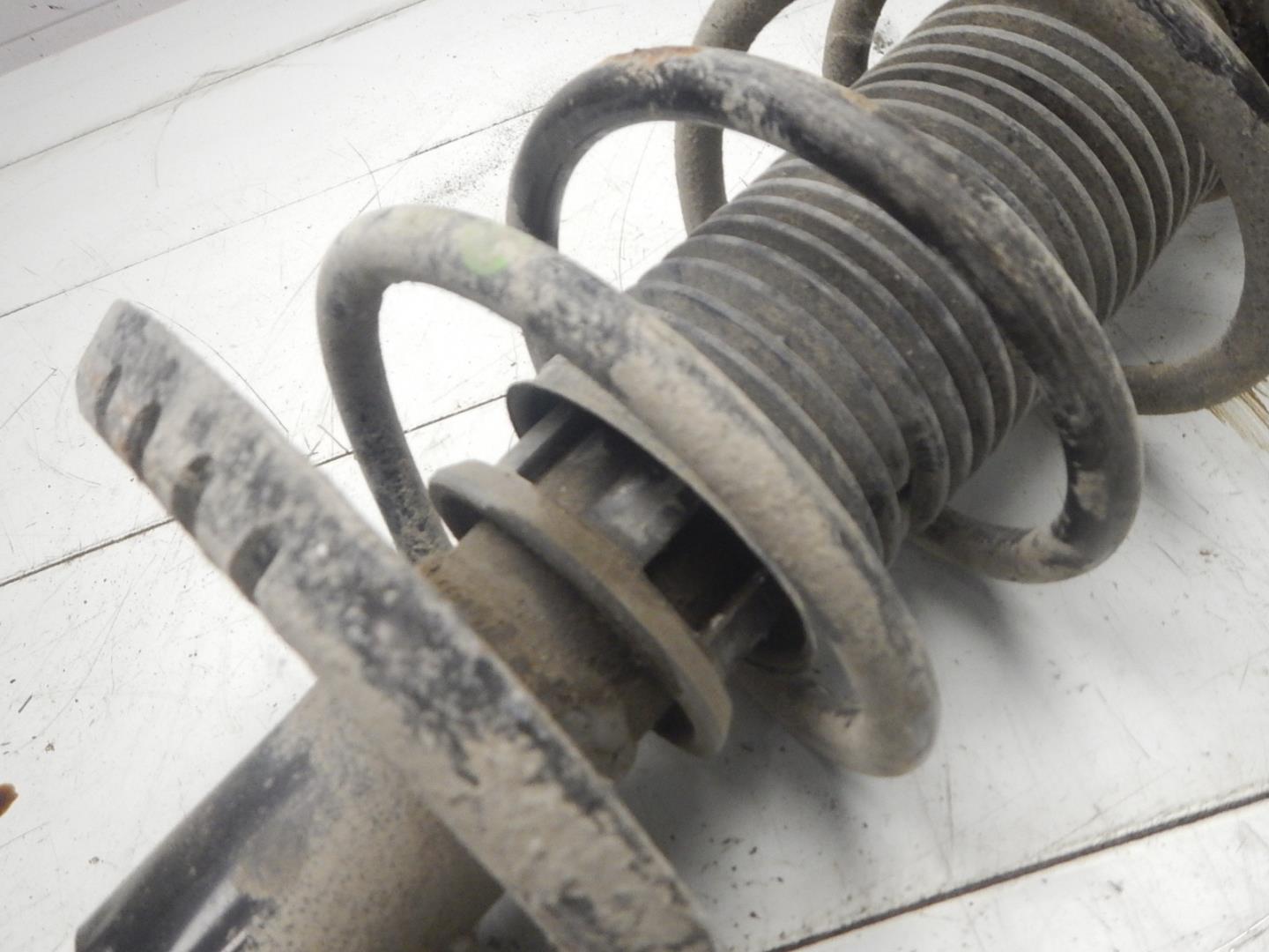 Амортизатор передний правый