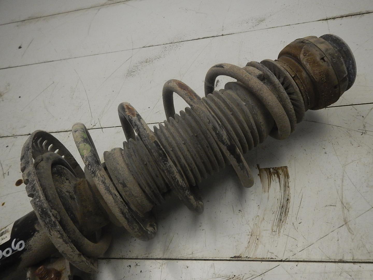 Амортизатор передний правый